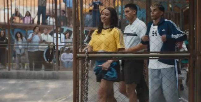 Đoạn video của Adidas gây sốt.