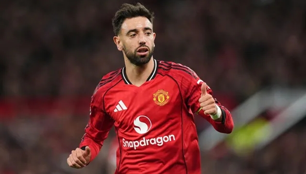 Ảnh bài viết Giữa tin đồn sang Saudi, Carrick quyết giữ Bruno Fernandes
