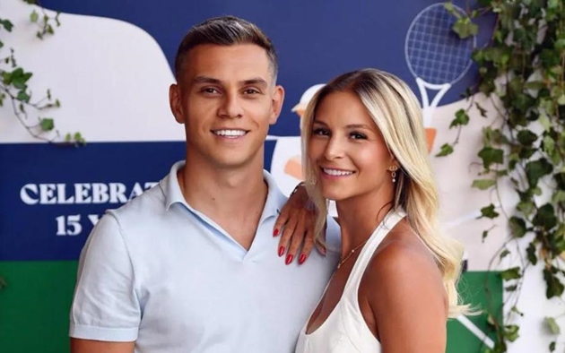 Leandro Trossard và vợ dính tin đồn rạn nứt hôn nhân.