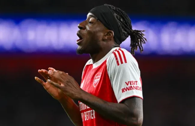 Madueke e ngại khi chạm trán Van Dijk.