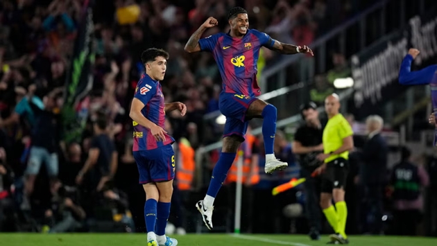 Siêu phẩm của Rashford mở đầu cho ngày thắng lợi.