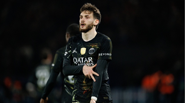 Ảnh bài viết Arsenal cần bán bộ đôi trụ cột để chiêu mộ Kvaratskhelia