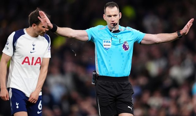 Ảnh bài viết Jamie Carragher chỉ trích quyết định điên rồ của Mathys Tel