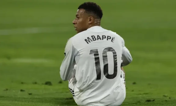 Ảnh bài viết Mbappe đang tự biến mình thành "kẻ phản diện" tại Bernabeu