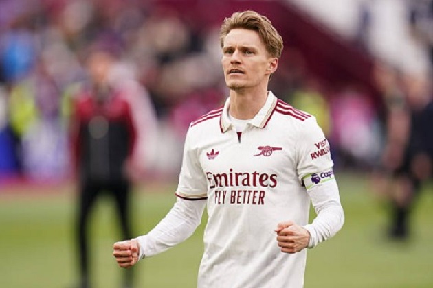 Odegaard tìm lại nhịp chơi phù hợp cho Arsenal.