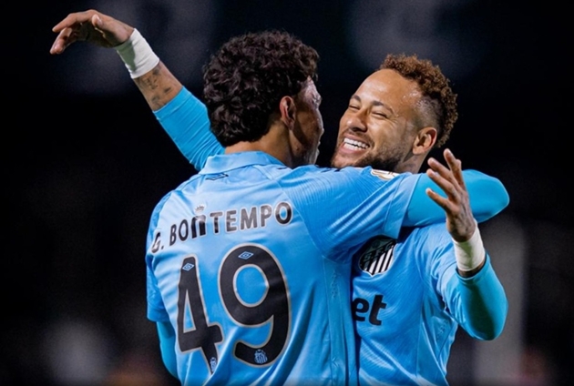 Neymar góp công giúp Santos giành chiến thắng trước Coritiba.