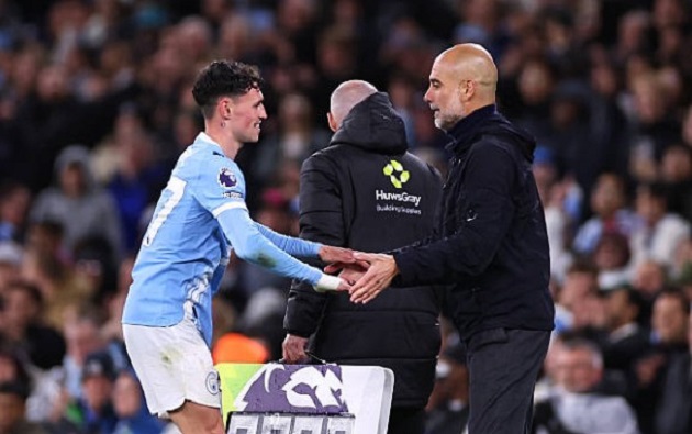 Man City vẫn níu giữ hy vọng vô địch sau chiến thắng trước Palace.