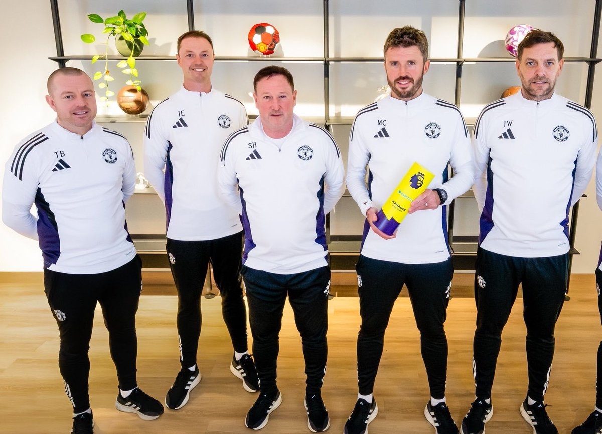 Thành công hiện tại của Michael Carrick có đóng góp không nhỏ từ đội ngũ trợ lý.