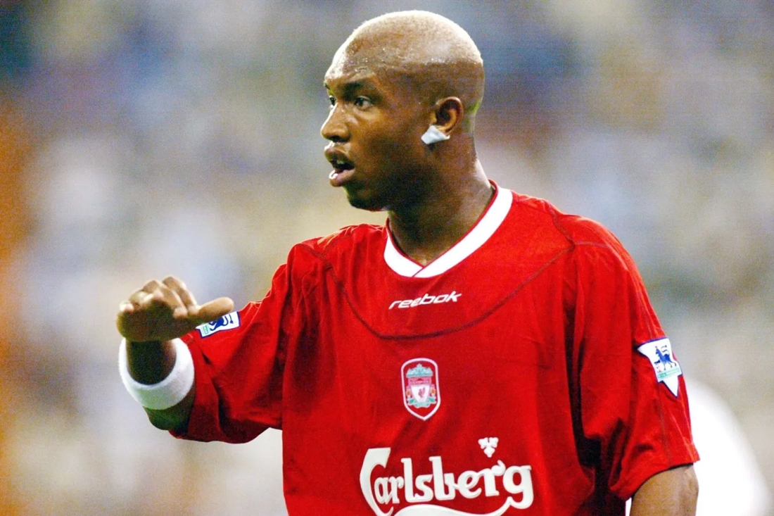 El Hadji Diouf hồi còn khoác áo Liverpool.