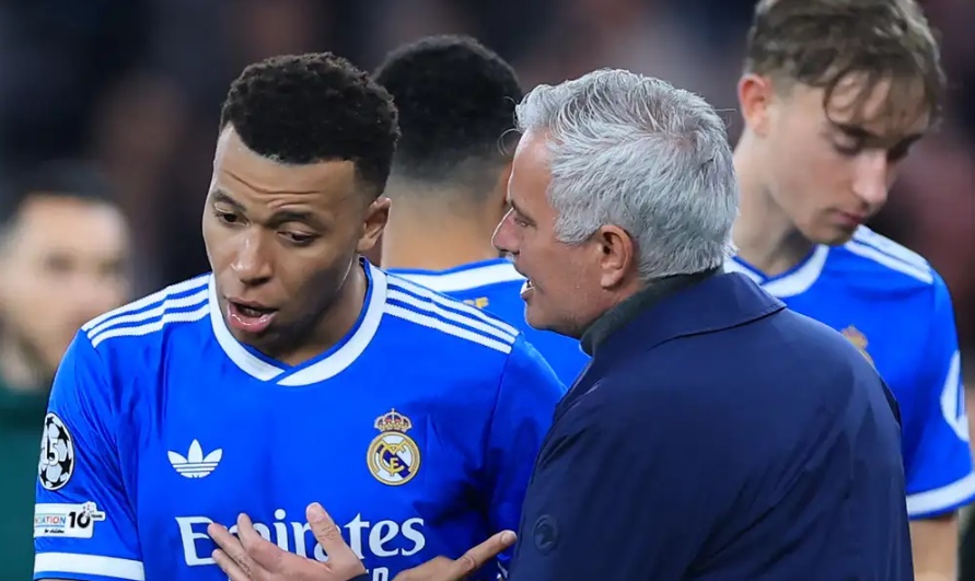 Ảnh bài viết Lý do Mourinho quyết giữ Mbappe giữa "bão" chỉ trích tại Real