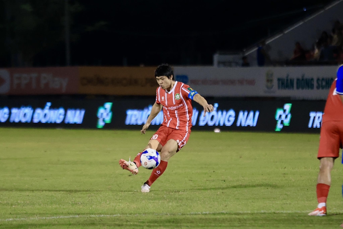 Ảnh bài viết Công Phượng lập siêu phẩm giúp Đồng Nai hạ Văn Hiến 3-0