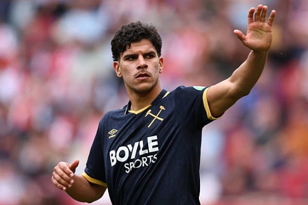 West Ham khó lòng giữ chân Fernandes.