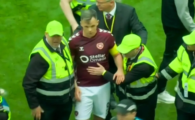 Ảnh bài viết Lawrence Shankland bị fan tấn công ngày Celtic lên ngôi