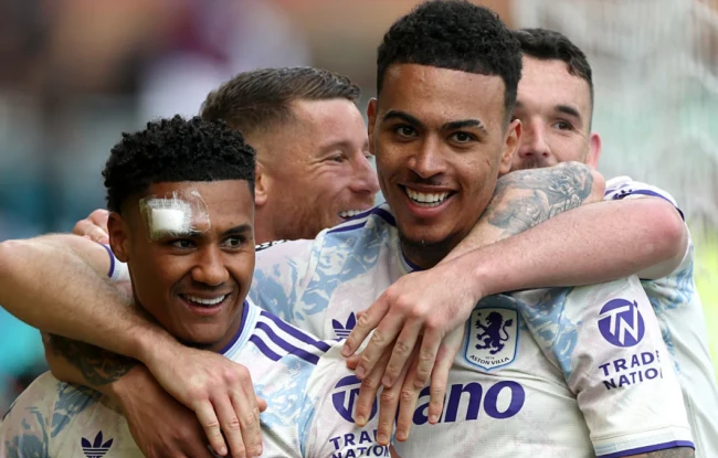 Aston Villa sẽ có trận chung kết Europa League với Freiburg.