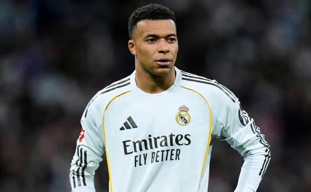Mbappe phải thể hiện bản thân khi đang bị CĐV chỉ trích.