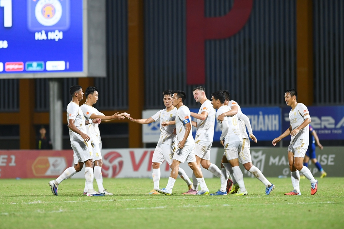 Ảnh bài viết Văn Quyết ghi bàn, Hà Nội đè bẹp PVF-CAND 4-0