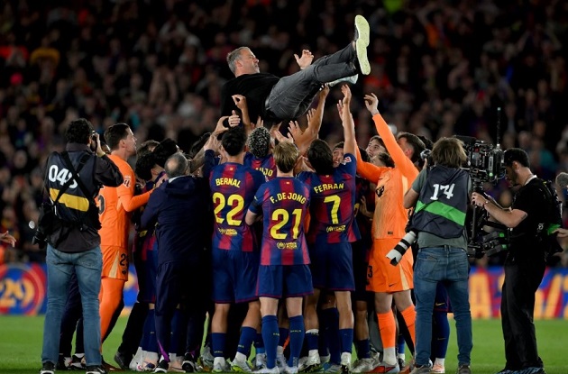 Ảnh bài viết Barcelona giữ chân Hansi Flick đến năm 2028