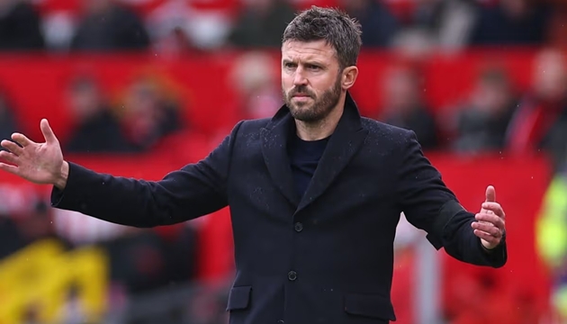 Ảnh bài viết Michael Carrick giữ thái độ thận trọng về tương lai tại Old Trafford
