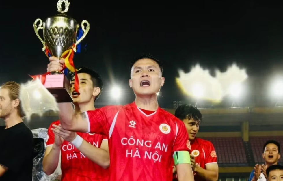Ảnh bài viết Vô địch V-League lần thứ 5, Quang Hải đi vào ngôi đền huyền thoại