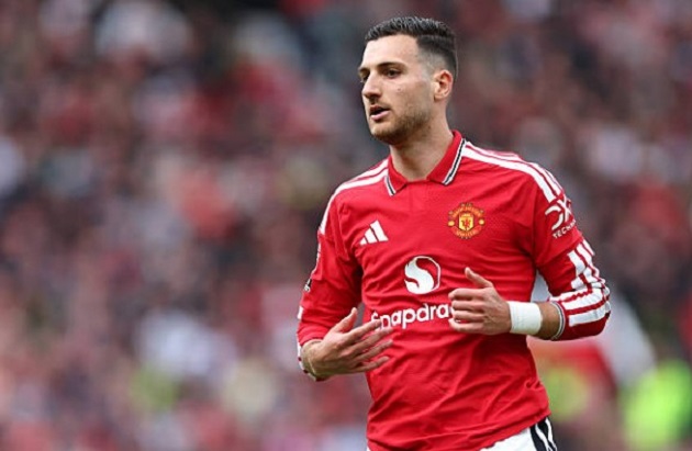 Ảnh bài viết Mourinho muốn tái hợp Dalot ở Real Madrid