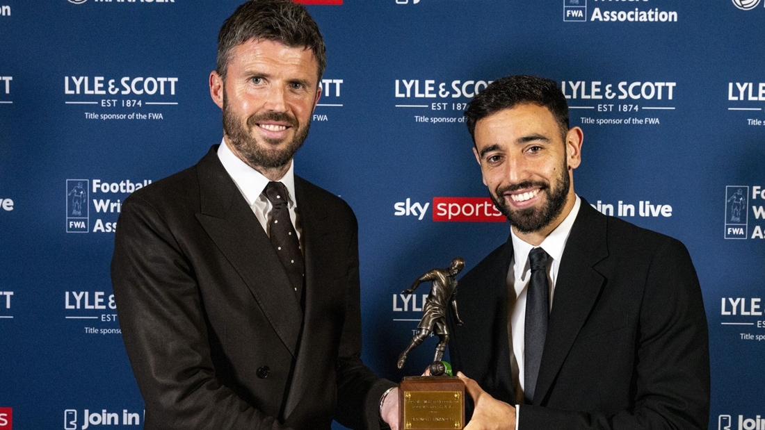 Michael Carrick và Bruno Fernandes tại buổi lễ trao giải của Hiệp hội Nhà báo Bóng đá (FWA).