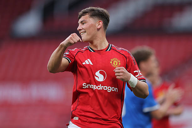 Lacey được xem là "báu vật" của Man Utd.
