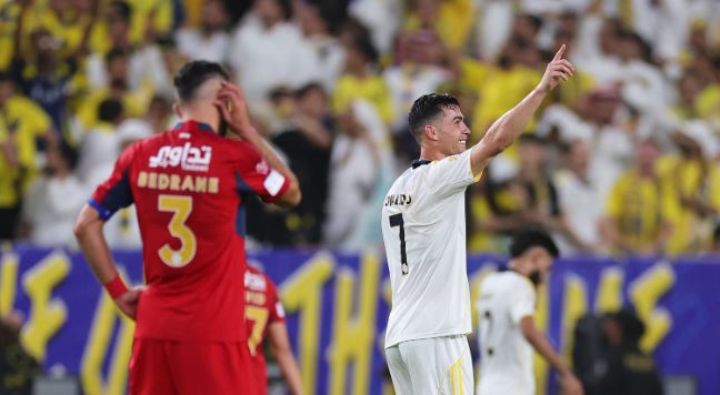 Ronaldo lập cú đúp vào lưới Damac.