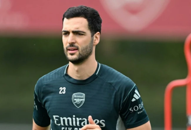 Merino trên sân tập Arsenal.