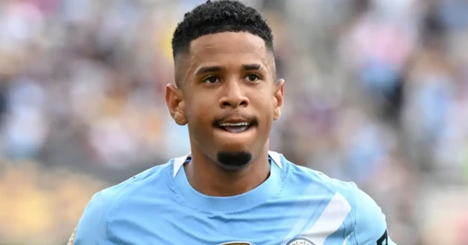 Ảnh bài viết Không thể cạnh tranh vị trí, Savinho bị Man City rao bán