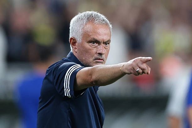 Ảnh bài viết Trở lại Real, Mourinho cần hành động với tấm băng thủ quân