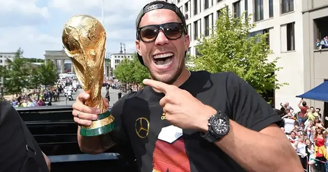 Ảnh bài viết Lukas Podolski chính thức tuyên bố giải nghệ