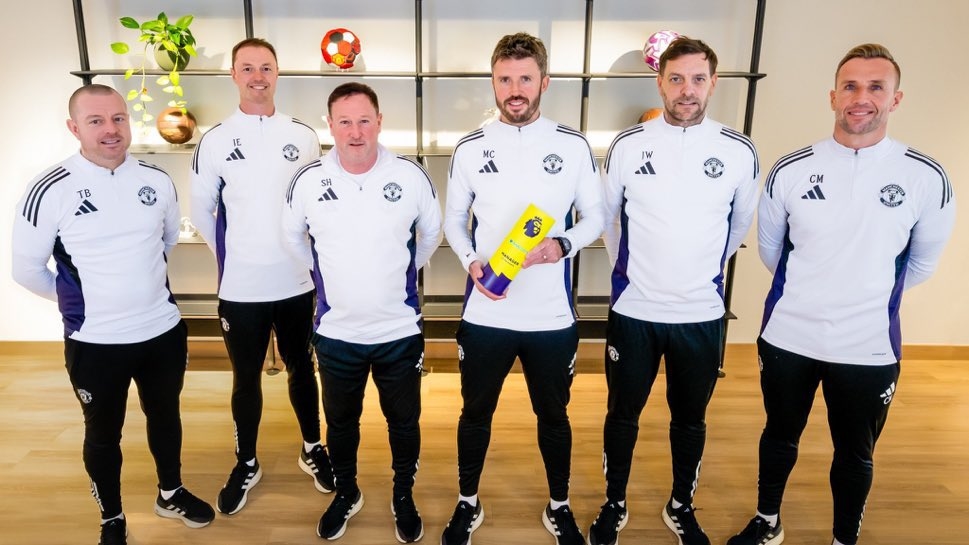 Ảnh bài viết Ban huấn luyện của Michael Carrick chính thức gia hạn với MU