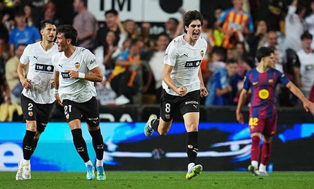 Ảnh bài viết Ngược dòng thắng Barca, Valencia vẫn cay đắng mất vé châu Âu