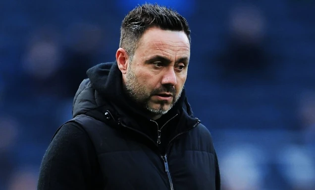 HLV Roberto De Zerbi đối mặt áp lực trụ hạng ở Tottenham.