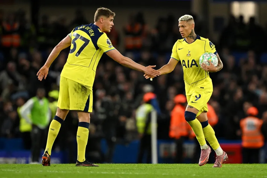 Ảnh bài viết Chuyên gia chia rẽ về tấm vé xuống hạng của Spurs và West Ham