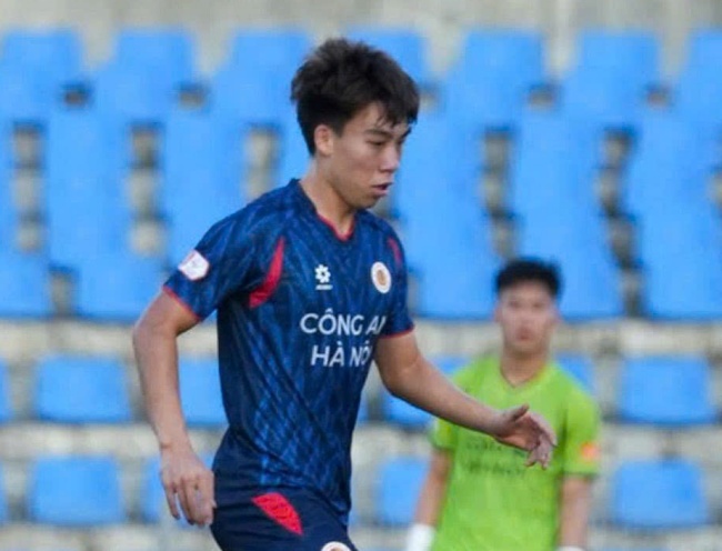 Hiệp 1 kết thúc với tỷ số hòa 0-0.