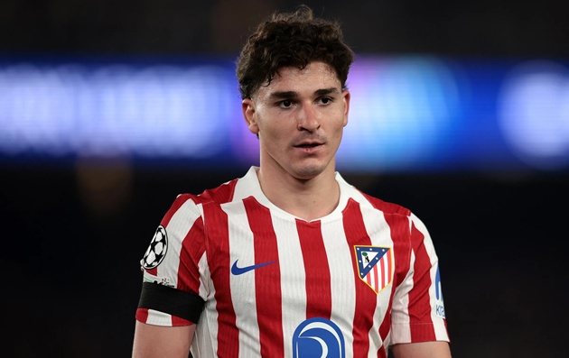 Ảnh bài viết Vì sao Julian Alvarez kiên quyết rời Atletico để sang Barca?