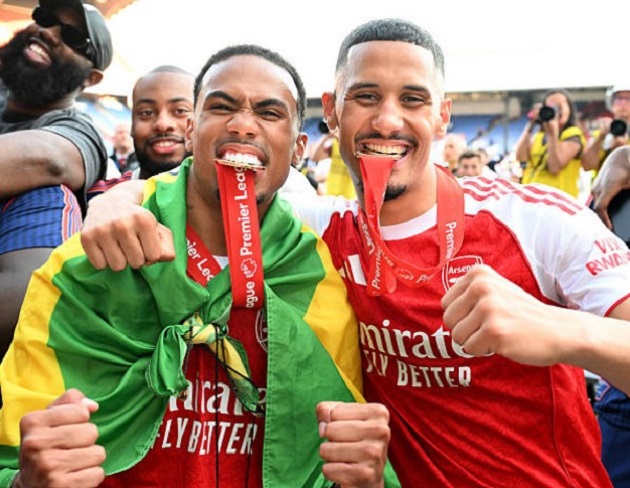 Ảnh bài viết Saliba hé lộ bước ngoặt đưa Arsenal xưng vương