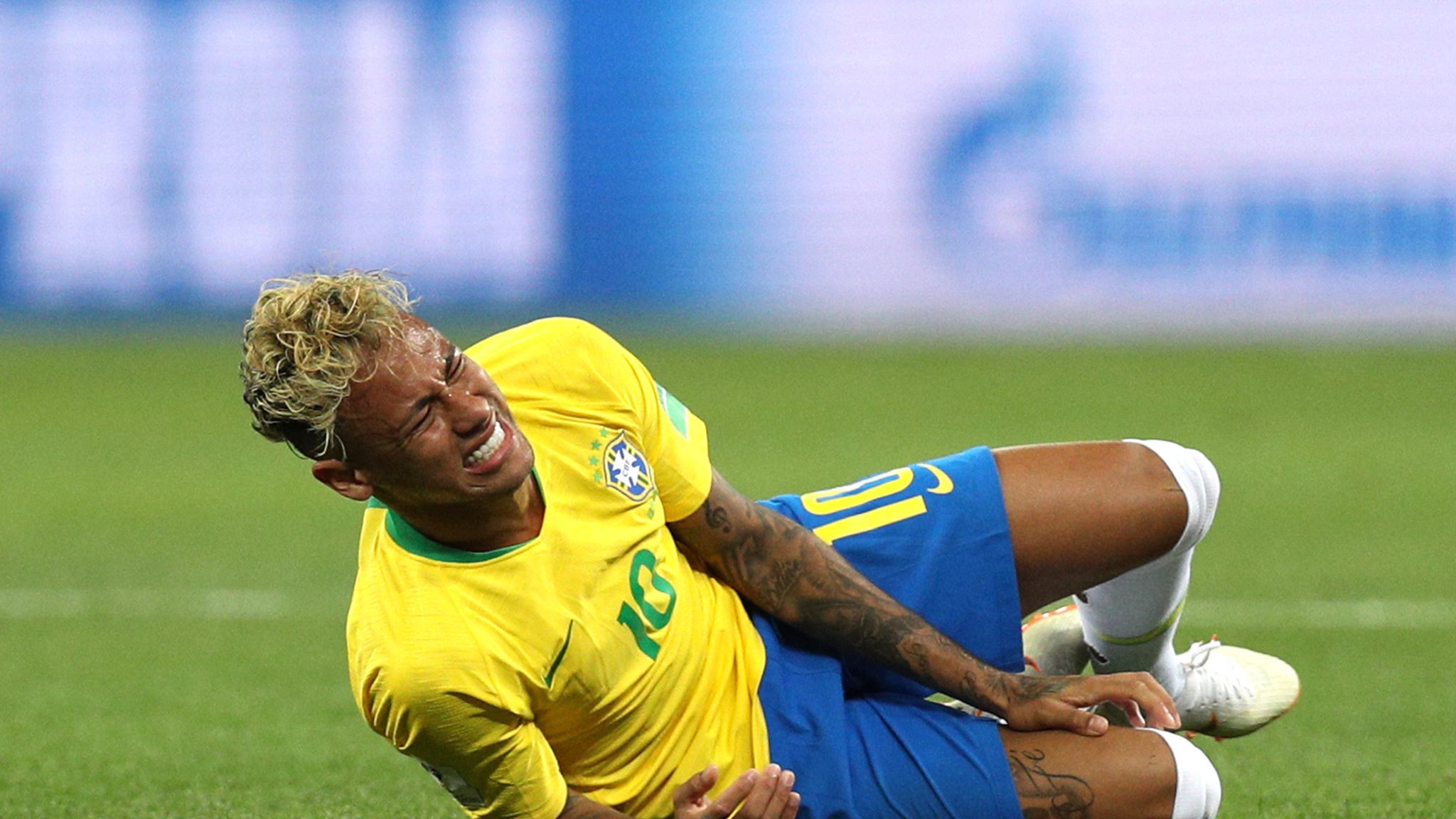 Ảnh bài viết Neymar ăn vạ hay nỗ lực tuyệt vọng để bảo vệ đôi chân?