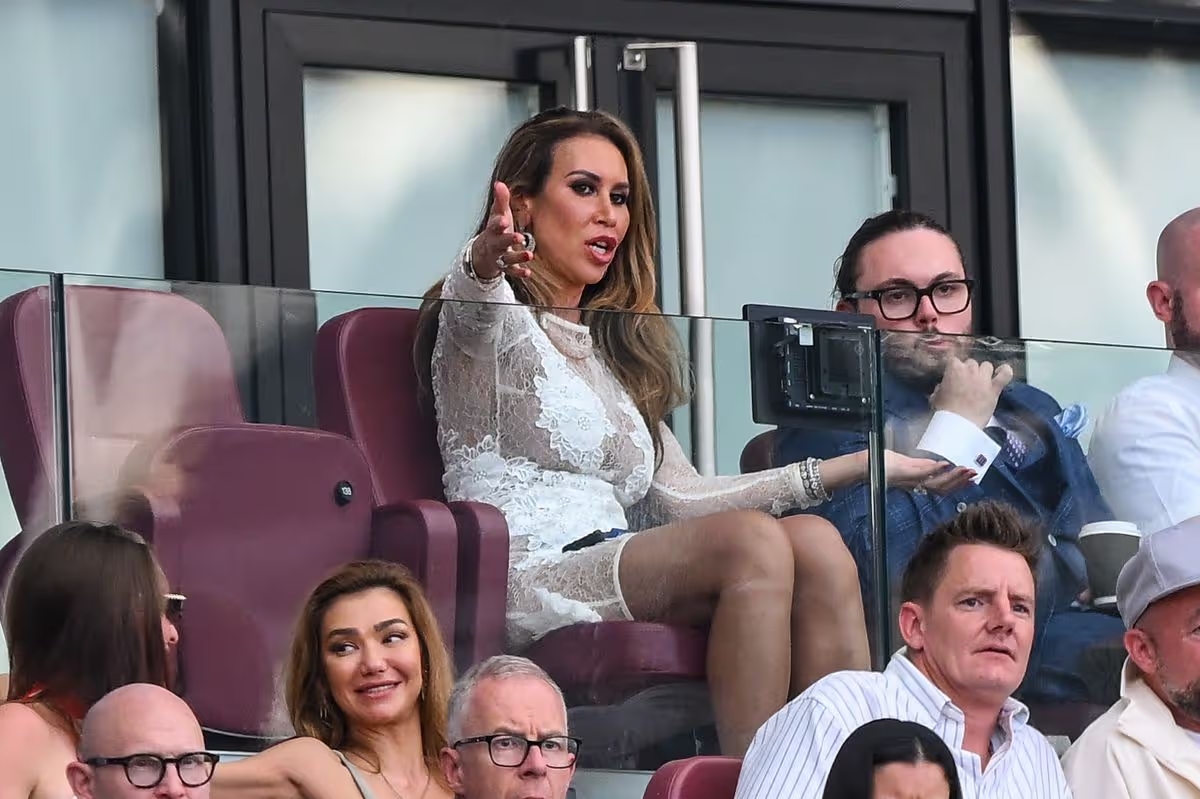 Ảnh bài viết Fan West Ham nổi điên với hôn thê chủ tịch ngày rớt hạng