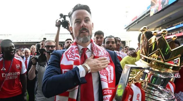Ảnh bài viết Sếp Arsenal kể lại sự cố hài hước khi ăn mừng