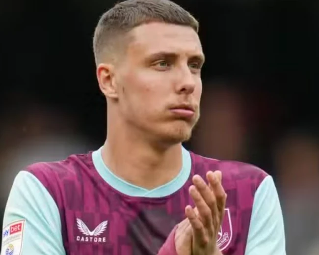 Maxime Esteve lọt tầm ngắm Liverpool.