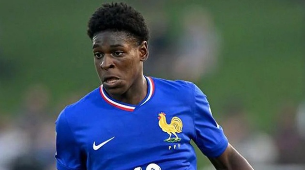 Ảnh bài viết Arsenal tiếp cận chiêu mộ Emanuel Mbemba từ PSG