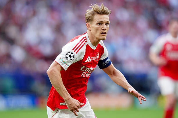 Ảnh bài viết Paul Merson dự báo Arsenal có thể bán Martin Odegaard