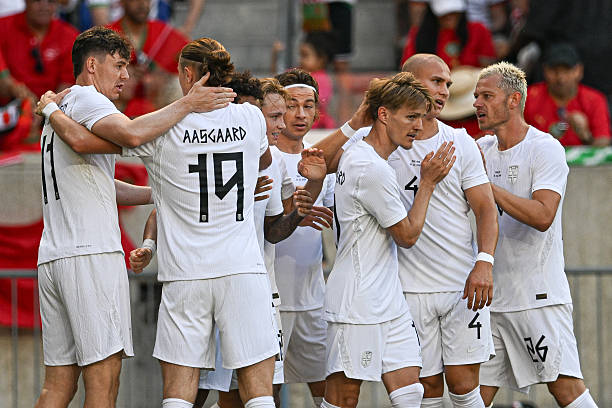 Martin Odegaard ghi bàn trong trận đấu với Morocco.