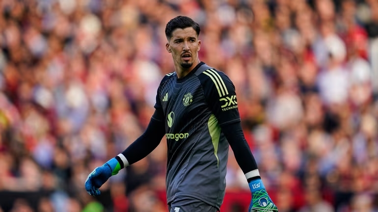 Ảnh bài viết Man United dứt khoát đẩy đi Bayindir dọn chỗ đón tân binh