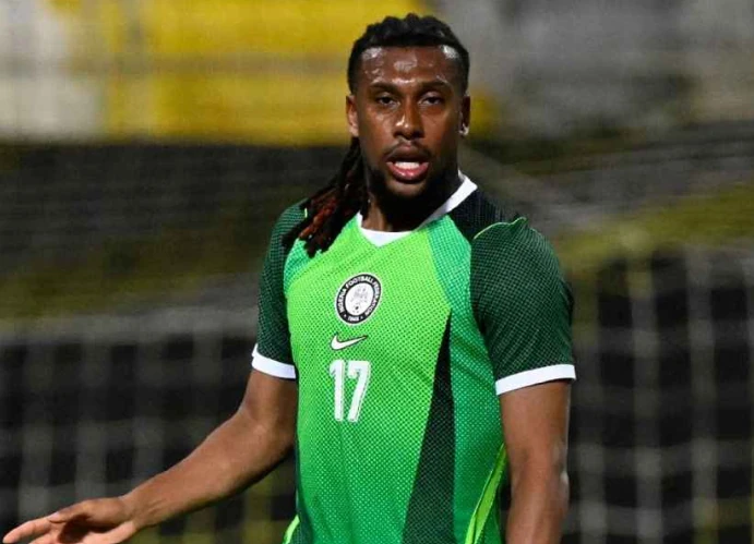 Alex Iwobi là trụ cột của Nigeria.