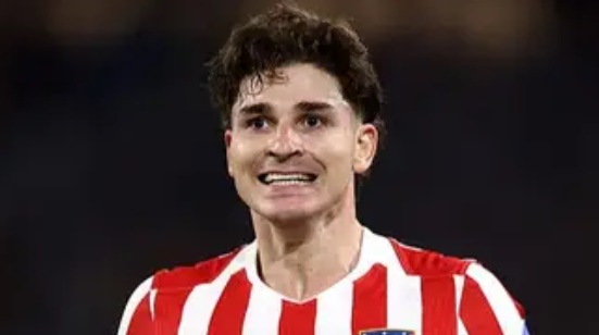 Atletico Madrid công khai chế giễu Real và Barcelona sau những lời đề nghị dành cho Alvarez.