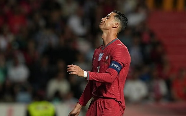 Ảnh bài viết Ronaldo liên tục vô duyên trước khung thành Nigeria