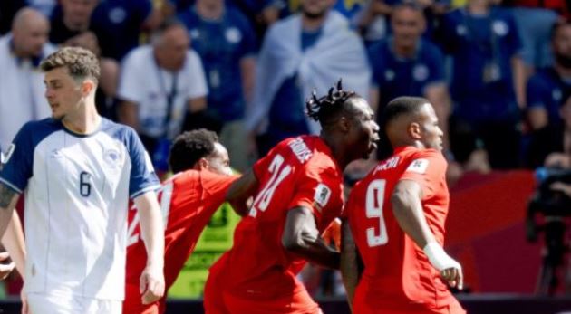 Cyle Larin giúp Canada giành điểm số đầu tiên tại World Cup.